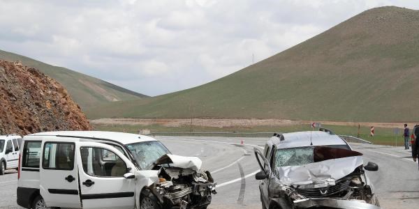 Uyar levhas kaza getirdi iddias:1 l, 11 yaral