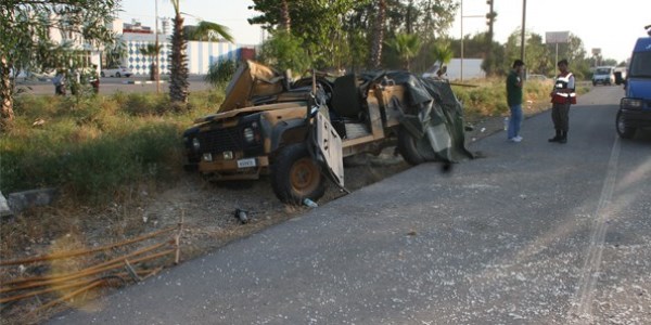 Bingl'de askeri ara devrildi: 11 yaral