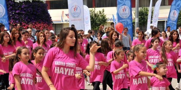 19 Mays'ta 'kadna iddete hayr' dans