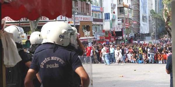 Ankara'da eyleme stiklal Mar molas