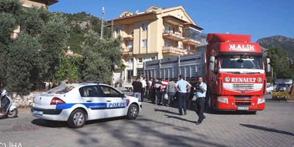 Marmaris'te trafik kazas; 1 yaral