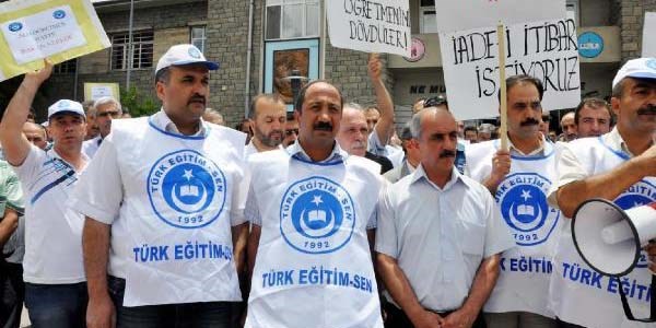 rencisi tarafndan baklanan retmen iin eylem yaptlar