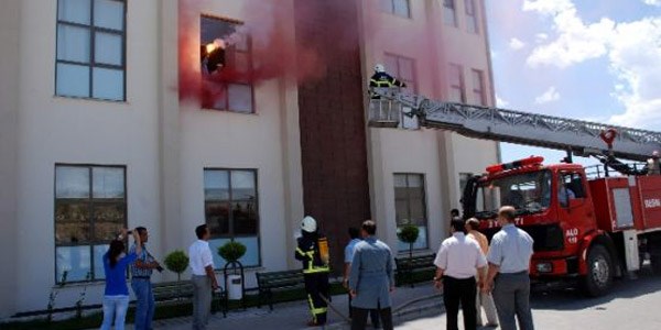 yerleri acil durumlar iin tatbikat yapacak