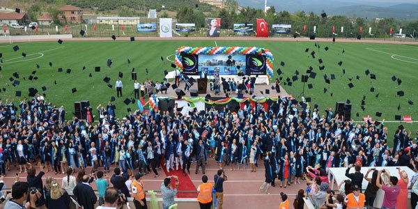 Dzce niversitesi'nde mezuniyet treni