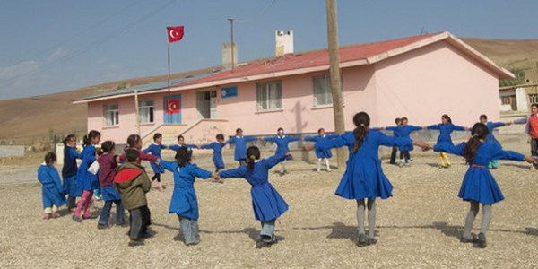 Bir baka kurumdan atanan retmenlerin zorunlu hizmet sorunlar