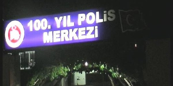 zmir'de polis merkezine bombal saldr