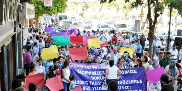 anlurfal kadnlardan taciz protestosu