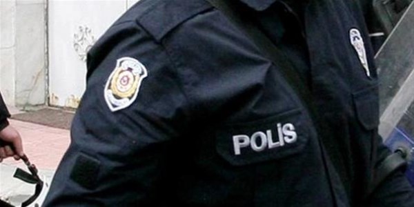 Polis memuru kalbine yenildi