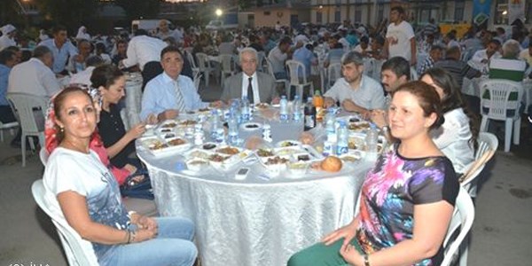 Zihni Aldrmaz iftarn aski personeli ile at