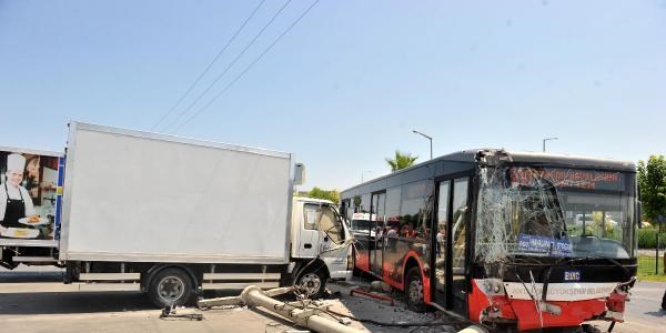 Antalya'da zincirleme kaza: 4 yaral