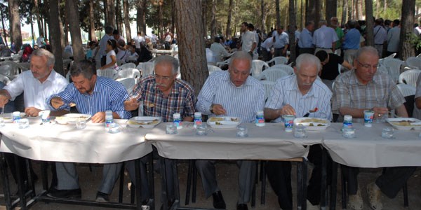 mam Hatip Lisesi mezunlar pilav gnnde bulutu