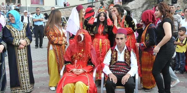 Kzlcaham Su Festivali'nde gelenekler hayat buldu