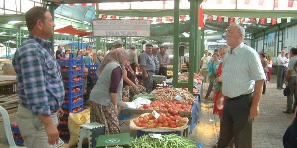 Burhaniye'de organik pazar kuruldu