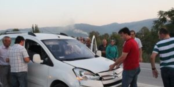 Akyaz'da trafik kazas