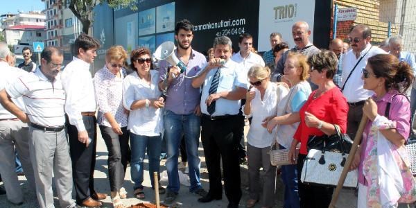 CHP'den onarlmayan yola patatesli protesto