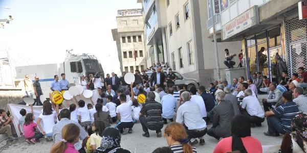 Hakkari'de anadilde eitim iin 10 bin 500 imzal dileke