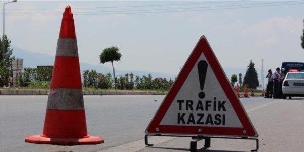 Uak'ta trafik kazalar: 2 l, 12 yaral