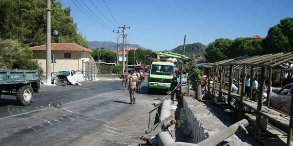 Kaza yapan otomobilin motoru pazaryerine dt