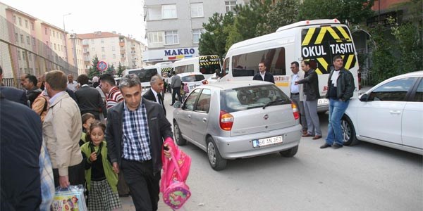 renci servislerinin okul nlerindeki park ilesi