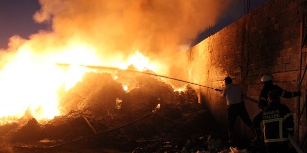 Hatay'da fabrikada yangn kt