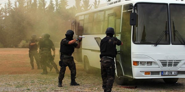 Antalya polisinden rehine tatbikat