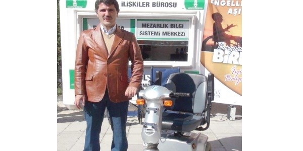 Mezarlkta Scooter'li hizmet