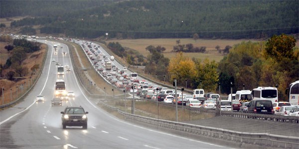 TEM otoyolu'nda 15 kilometre ara kuyruu