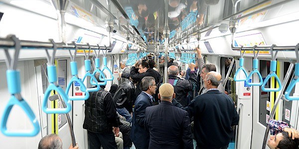 Yolcular Marmaray'dan inmek istemiyor