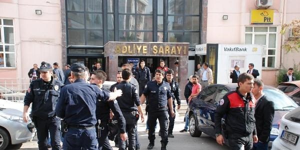 Adliye nnde polise bak eken 4 kii gzaltnda