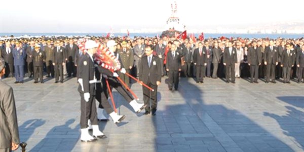 zmir'de protestolu anma