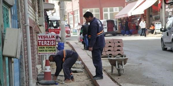 Emek Mahallesi'nde yaya yolu yapm