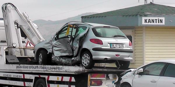 Polis Akademisi'nde 2 otomobil arpt: 5 polis yaral