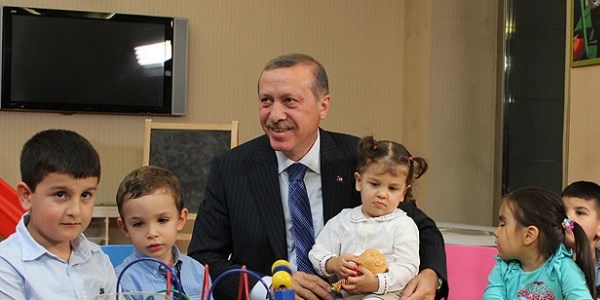 Erdoğan Çocuk Oyun Alanını Gezdi - Memurlar.Net