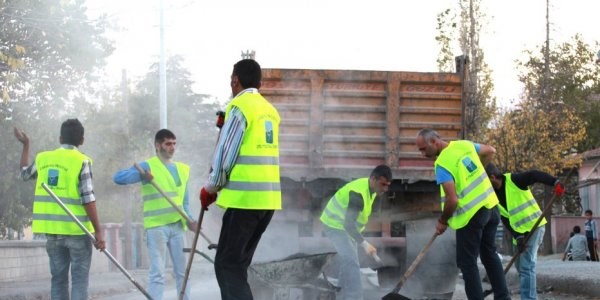 Atatrk Mahallesi'nde yol tamir almalar