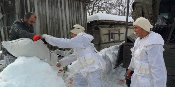 Yaylada mahsur kalan vatandalar jandarma kurtard