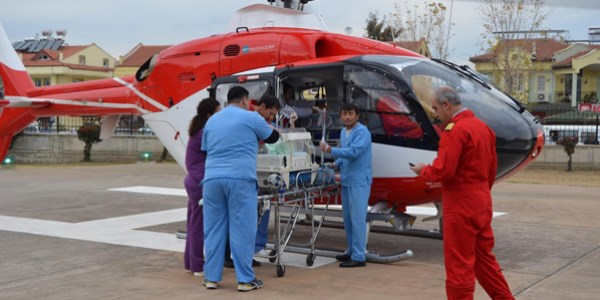 Prematre bebek iin ambulans helikopter havaland