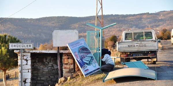 Manisa'nn Demirci Kylerine otobs dura