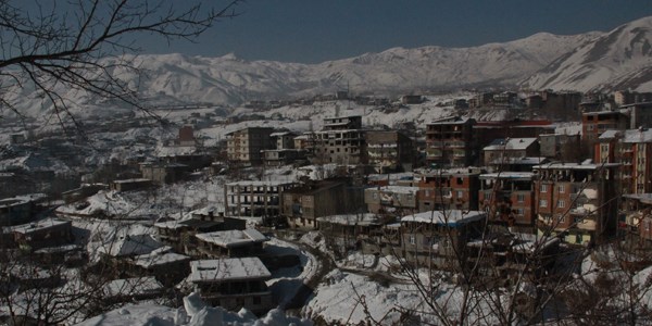 Hakkari'de kepenkler almad