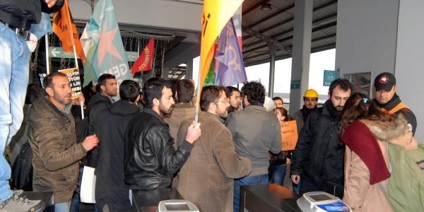 stanbul metrosundaki AKBL tartmas, zmir'de protesto edildi