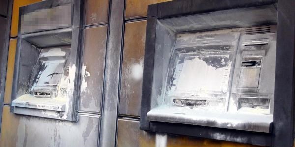 Banka ATM'sine molotoflu saldr