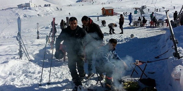 Hakkari'de kayak merkezine youn ilgi