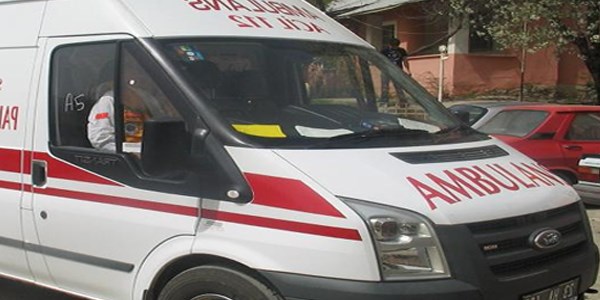 Ambulans kaza yapt