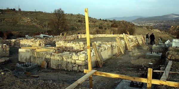 Mahkumlar, antik kenti gn yzne karyor