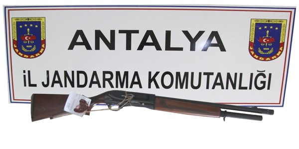 Antalya'da bir kii drt arkadan tfekle yaralad