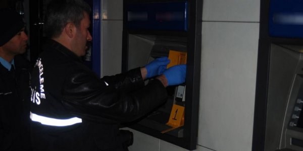 ATM'de kopyalama cihaz bulundu