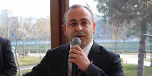 Ak Parti aramba le Bakan Arslan istifa etti