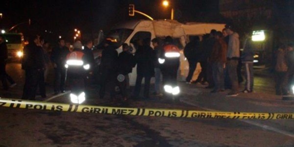 Polis arac servis minibsyle arpt: 20 yaral