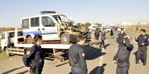 Zincirleme kaza: 2'si polis 5 yaral