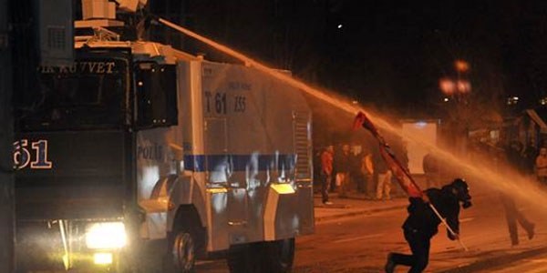 Ankara ve stanbul'da polis mdahalesi