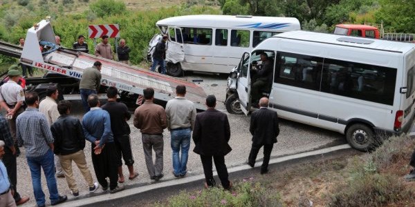 renci servisi kaza yapt: 16 yaral